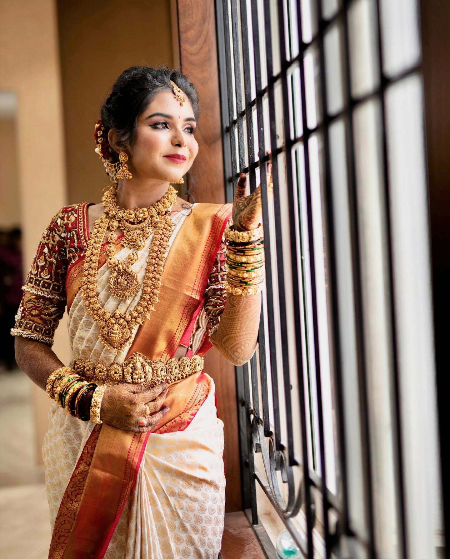 simple saree look for wedding in red and cream silk saree