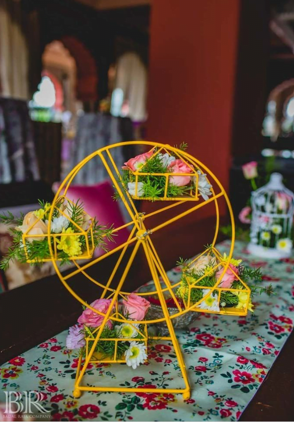beautiful indoor Ferris wheel flower table decor