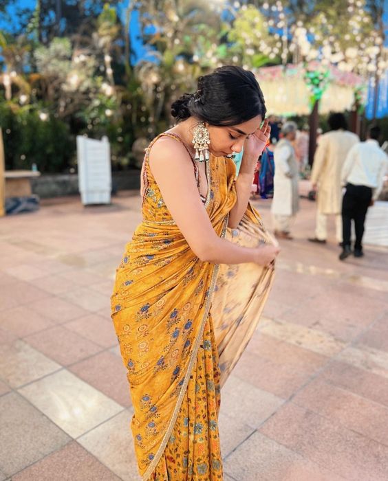 What is an ideal outfit for a girl to wear in her haldi function? - Quora