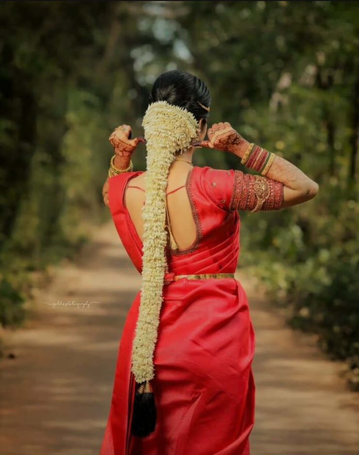 poola jada traditional South Indian bridal hairstyles for saree photos