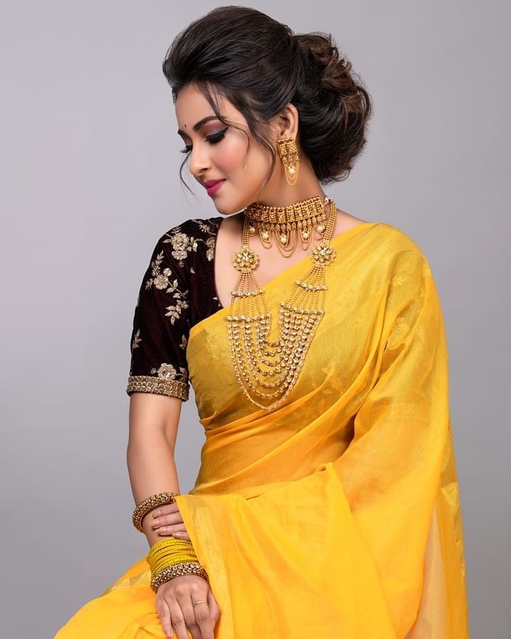 Iconic tangle hairstyle of a girl in pink saree on Craiyon