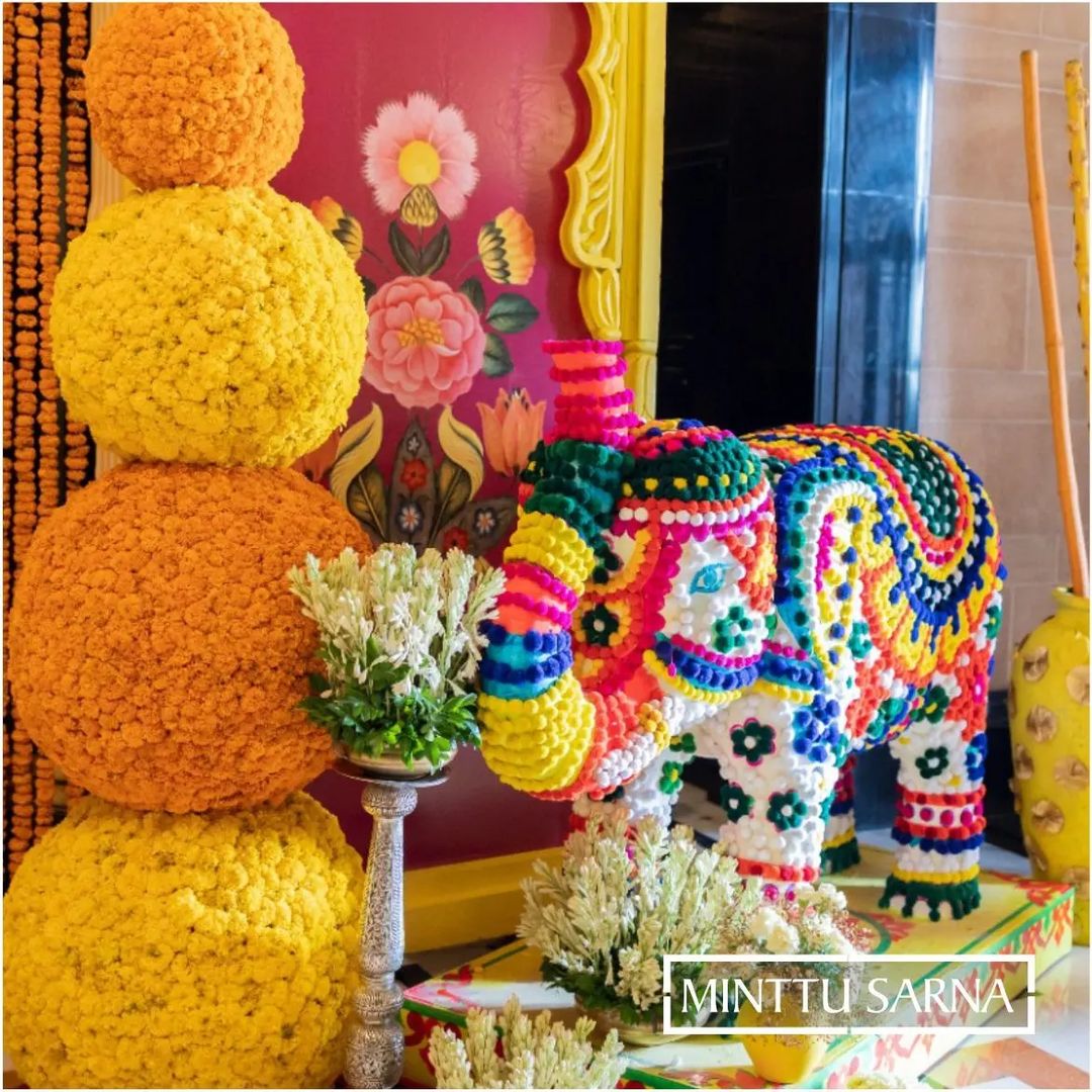 colourful outdoor elephant decor for haldi