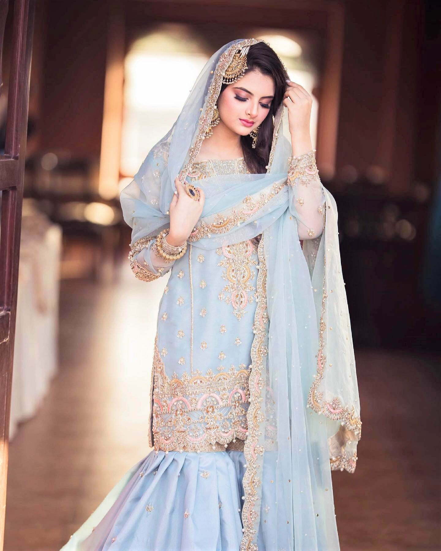 Pakistani bride bridal photoshoot poses
