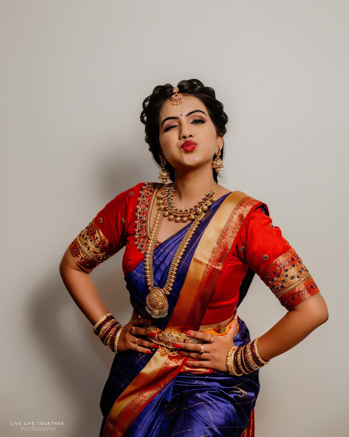 Top 15 Bengali Bridal Photoshoot Poses Ideas-Birdlens creation