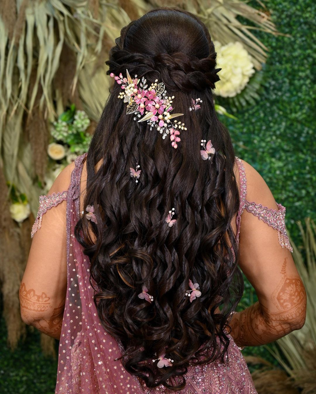 18+ Gorgeous Open Hairstyle With Gown That You Will Love! - SetMyWed