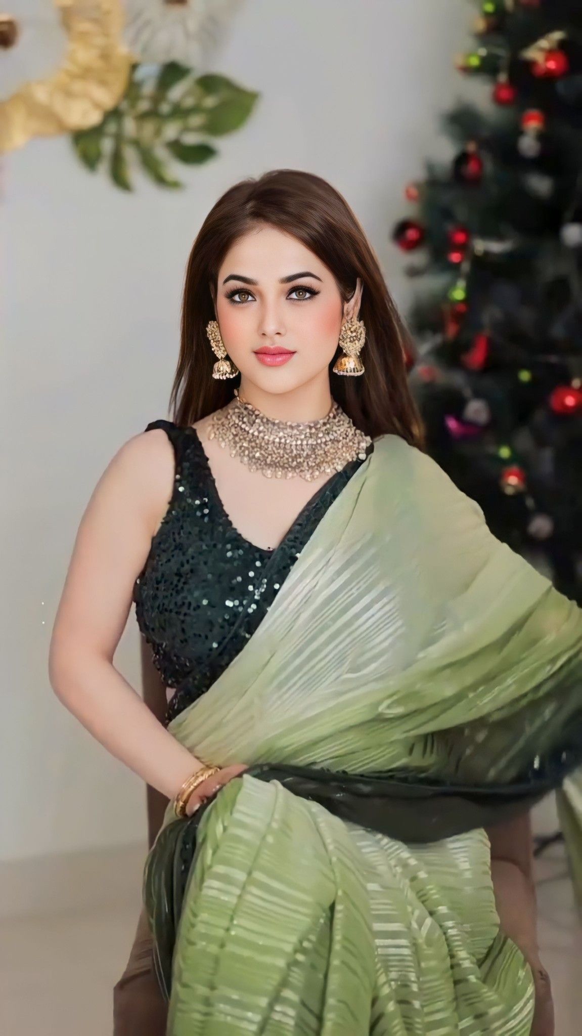natural light simple engagement makeup for Pakistani bride- best engagement makeup look in saree Pakistani