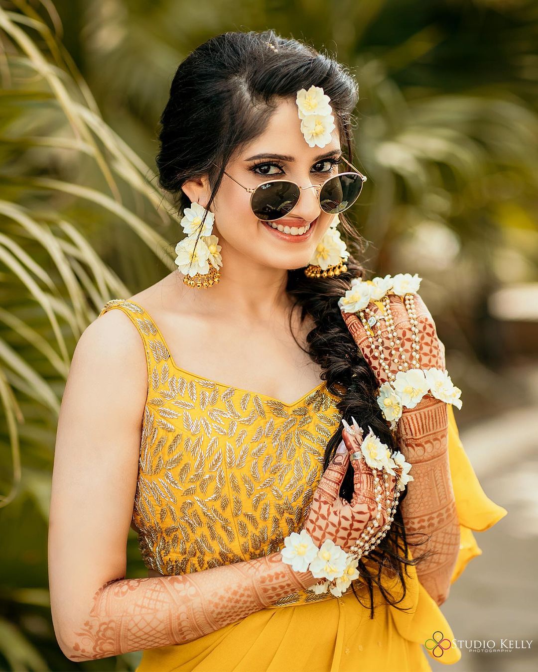 Haldi photoshoot poses for solo bride with Mehendi