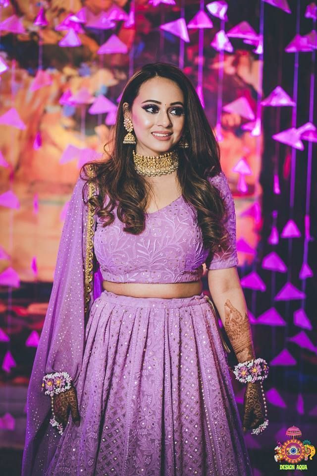 mehndi dress for bride sister