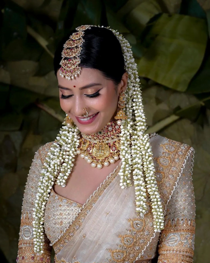 Tamil bride with gajra hairstyle and bridal makeup