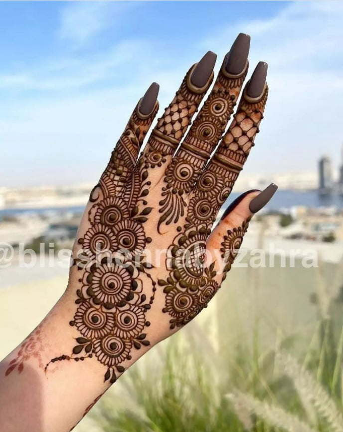 simple and easy flower back hand mehndi design for bridesmaids