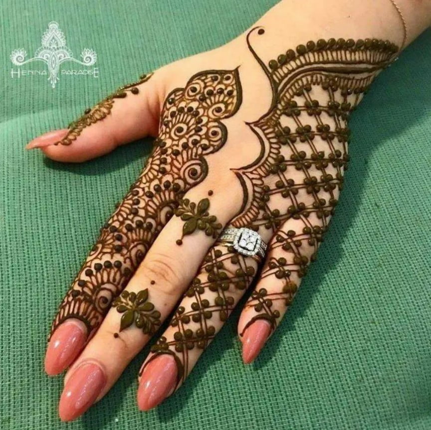 gorgeous and trendy arabic mehndi for bridesmaid
