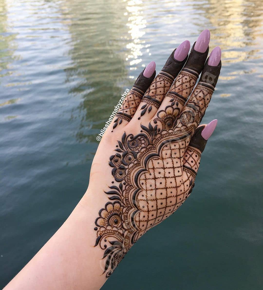 beautiful checks and flowers arabic mehndi 