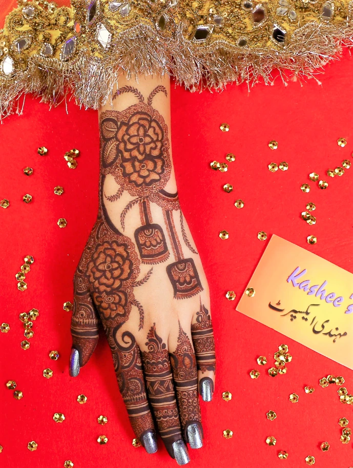 simple and beautiful arabic mehndi design for back hand for bride 