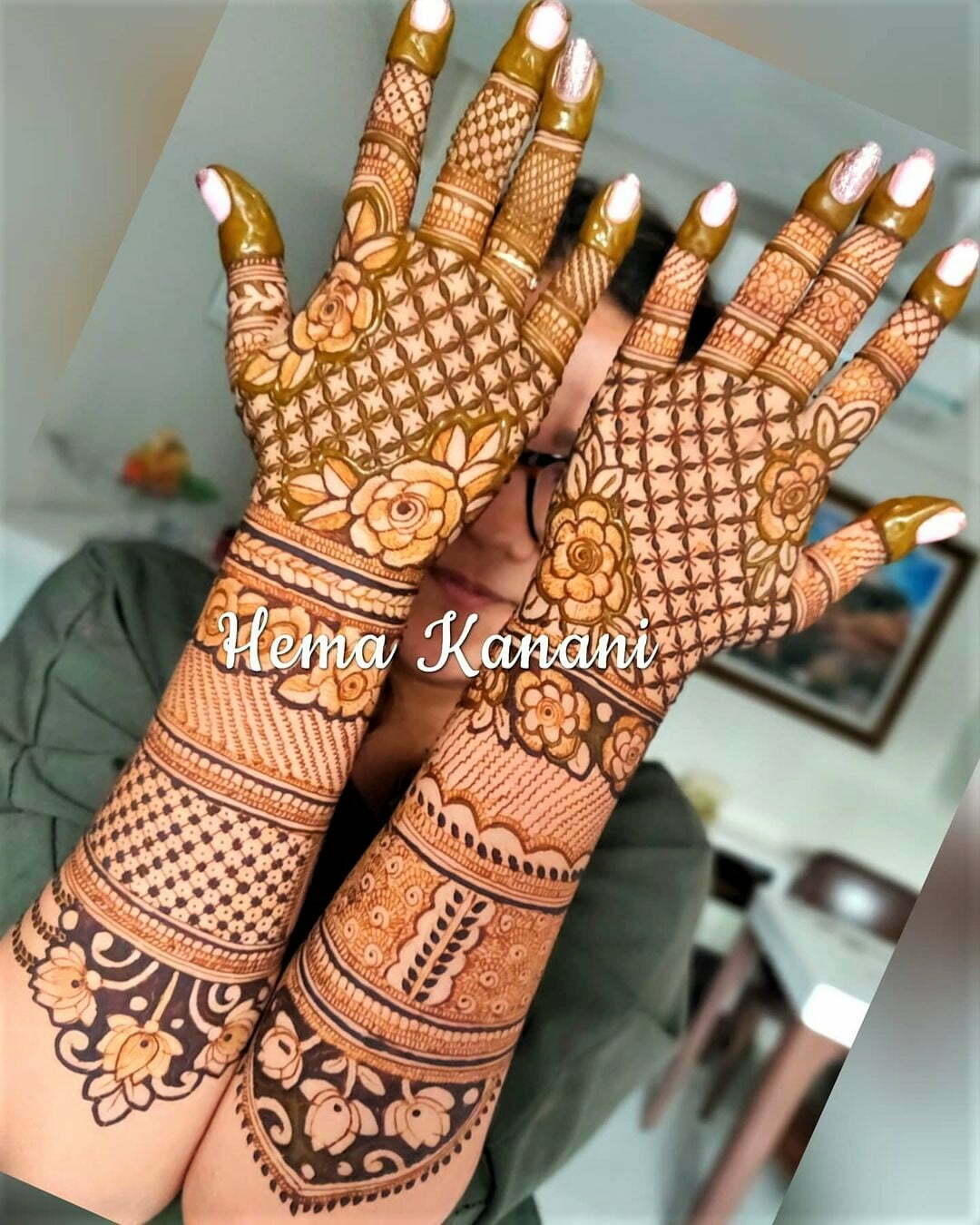 beautiful and modern back hand bridal mehndi design with checks and flowers