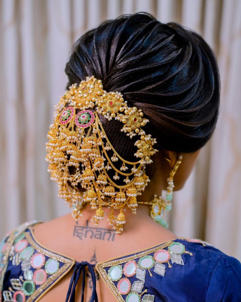 simple jhumki bun hairstyle for indian wedding reception