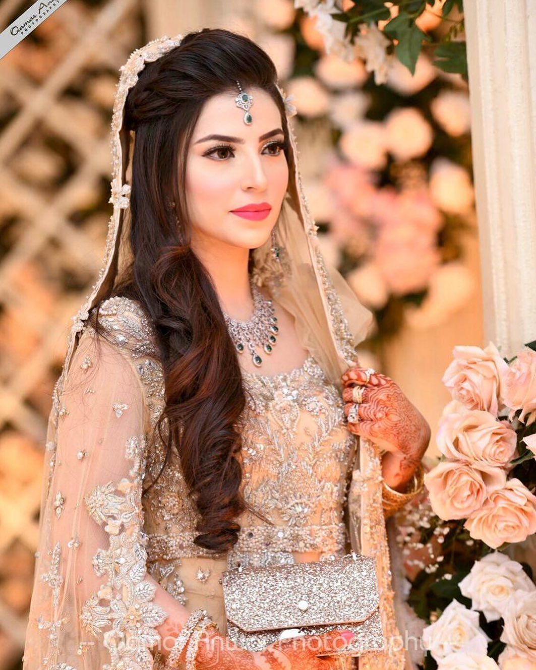 pakistani hairstyle for engagement bride in lehenga