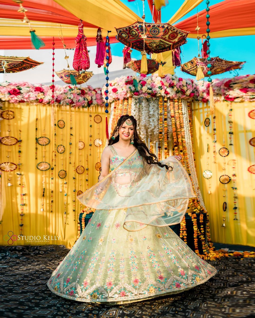 dancing bride pose for mehndi function