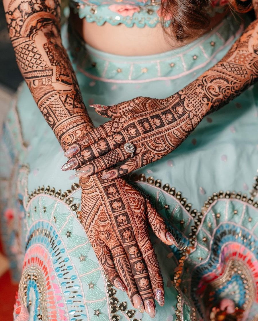 mehndi pose for bride with hands on lap