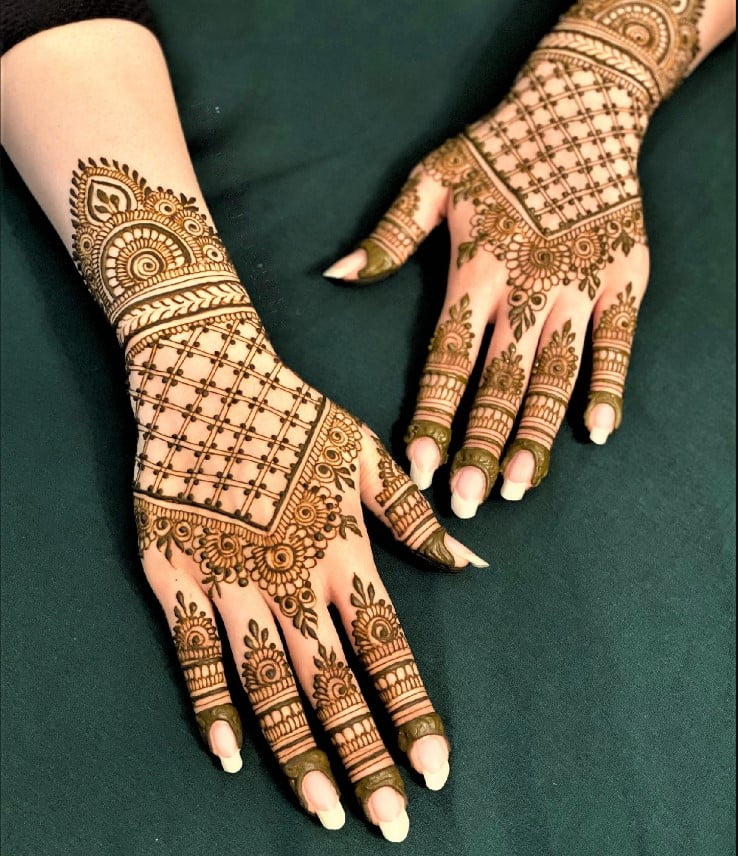 checks mehndi design for back hands for bride and bridesmaids