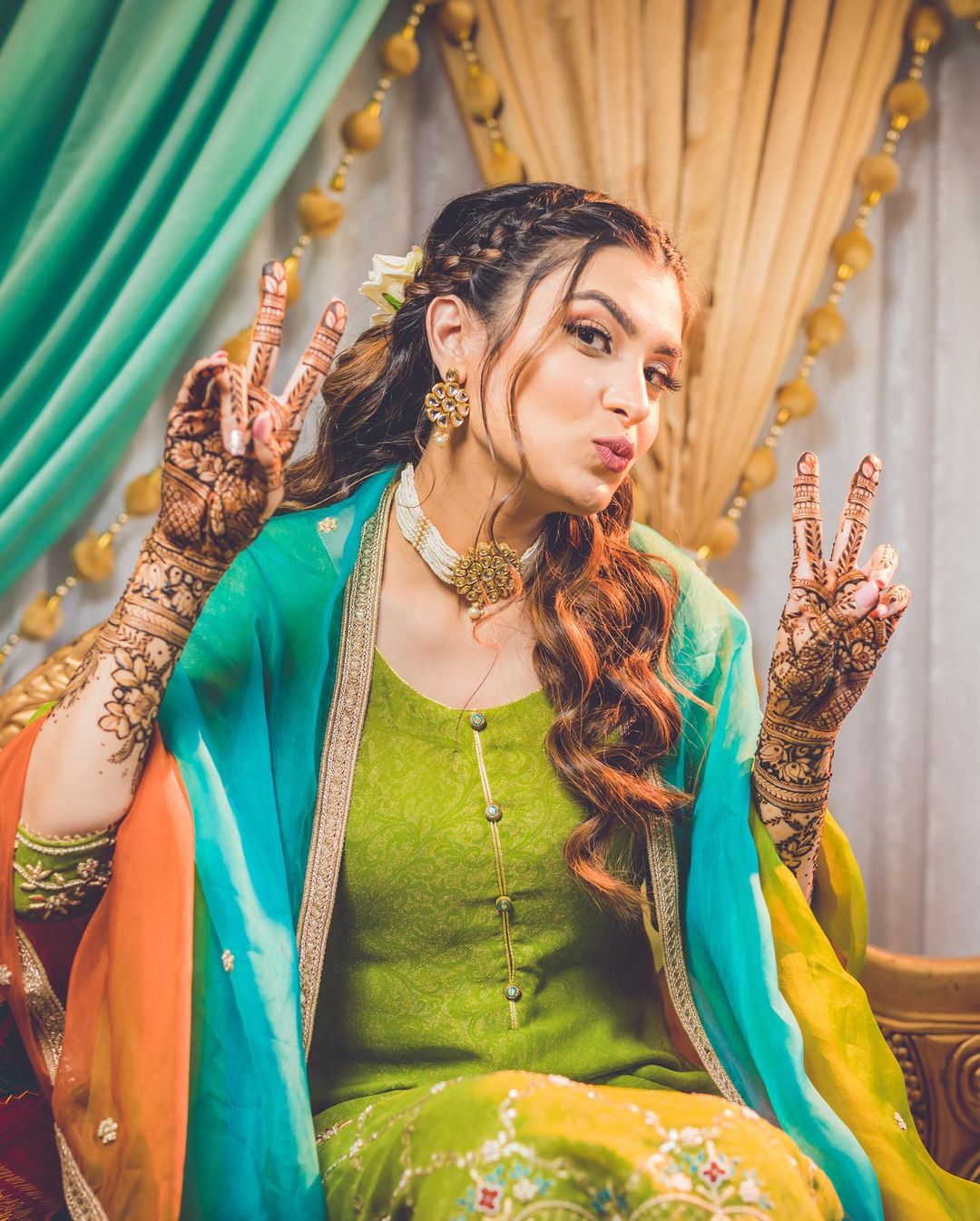 fun and cool bridal mehndi photoshoot