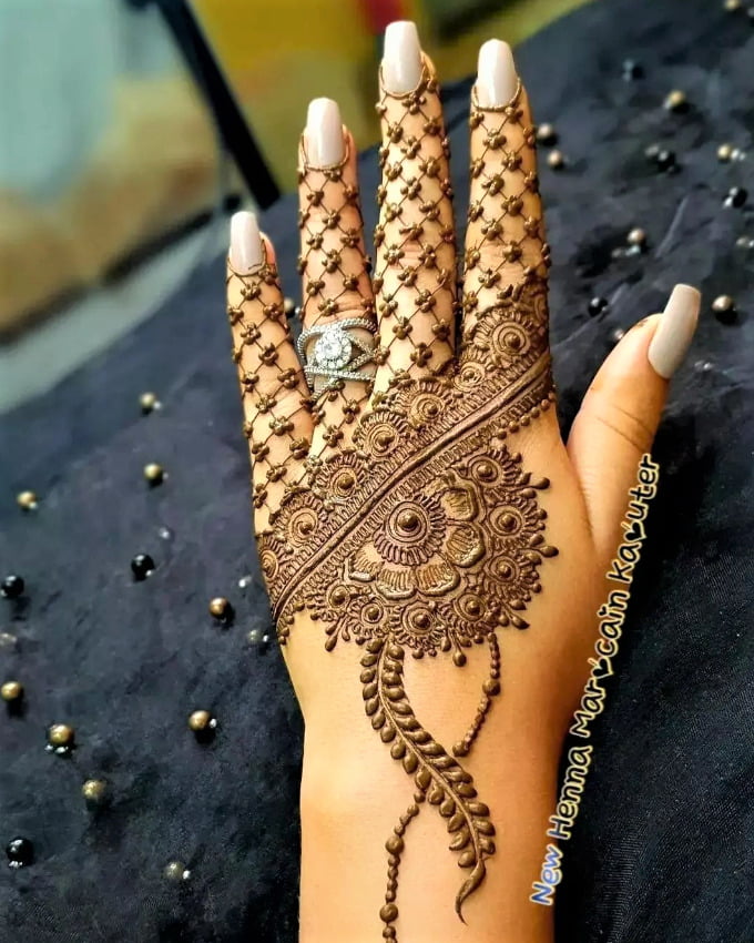 easy mehndi design for back hands for bridesmaids
