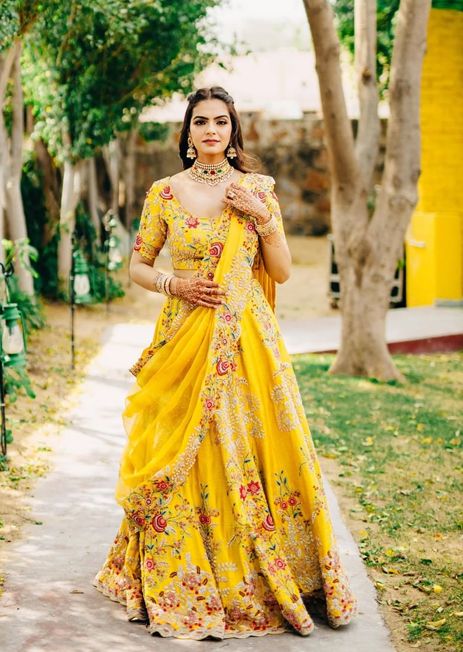 15 Minimal Monochrome Lehengas For Haldi & Where To Buy Them From | Haldi  outfits, Party wear lehenga, Lehenga