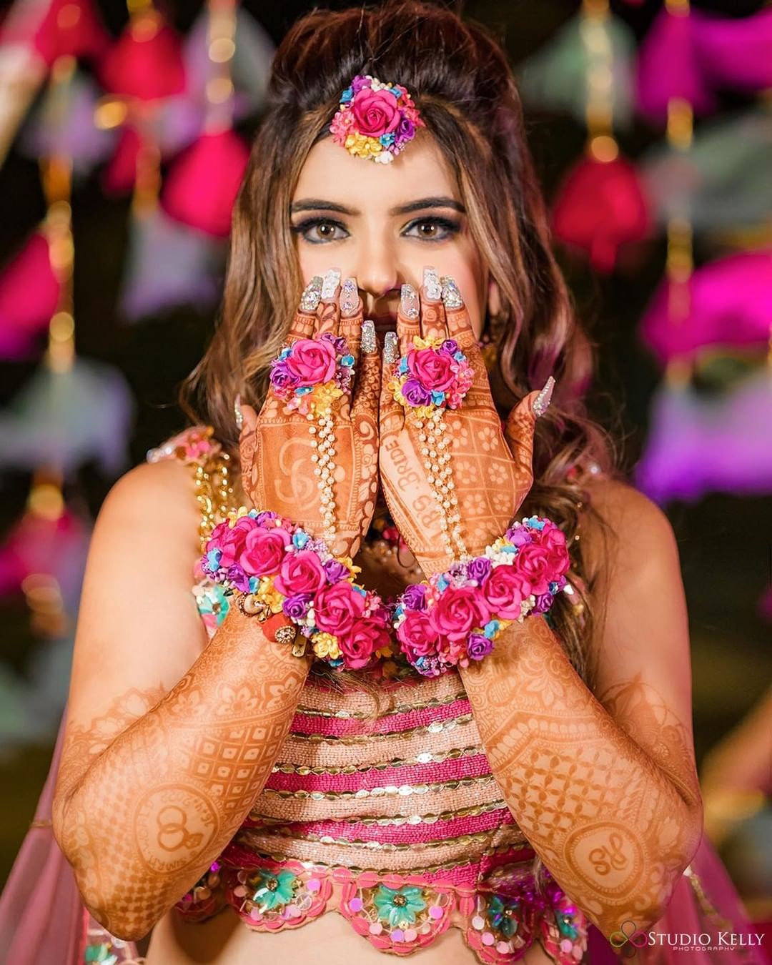 bride flaunting her floral jewellery and mehndi 