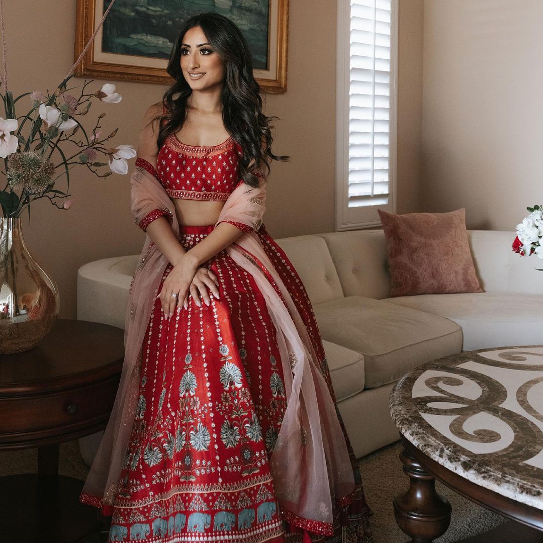 red mehndi dress for bride sister 