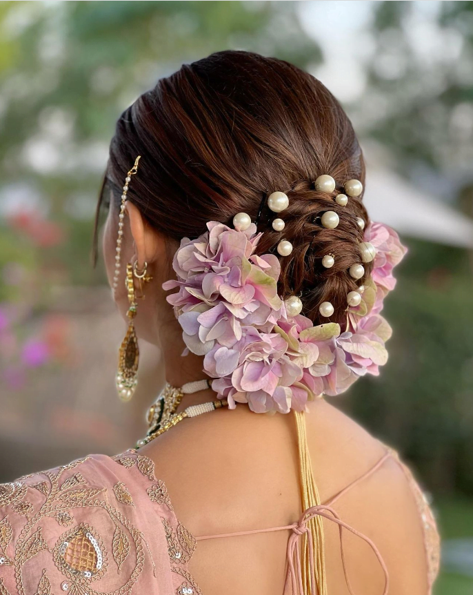 pearl and flowers bun for south indian bride