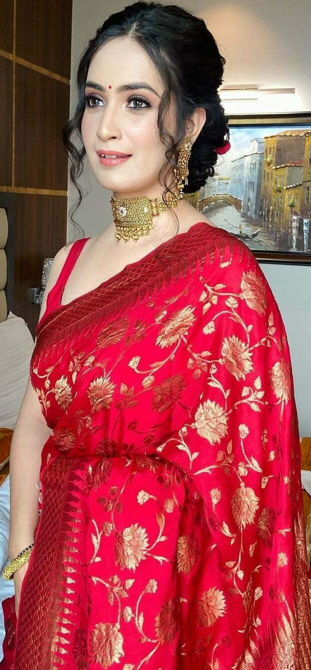 latest red bridal silk saree with golden motifs 
