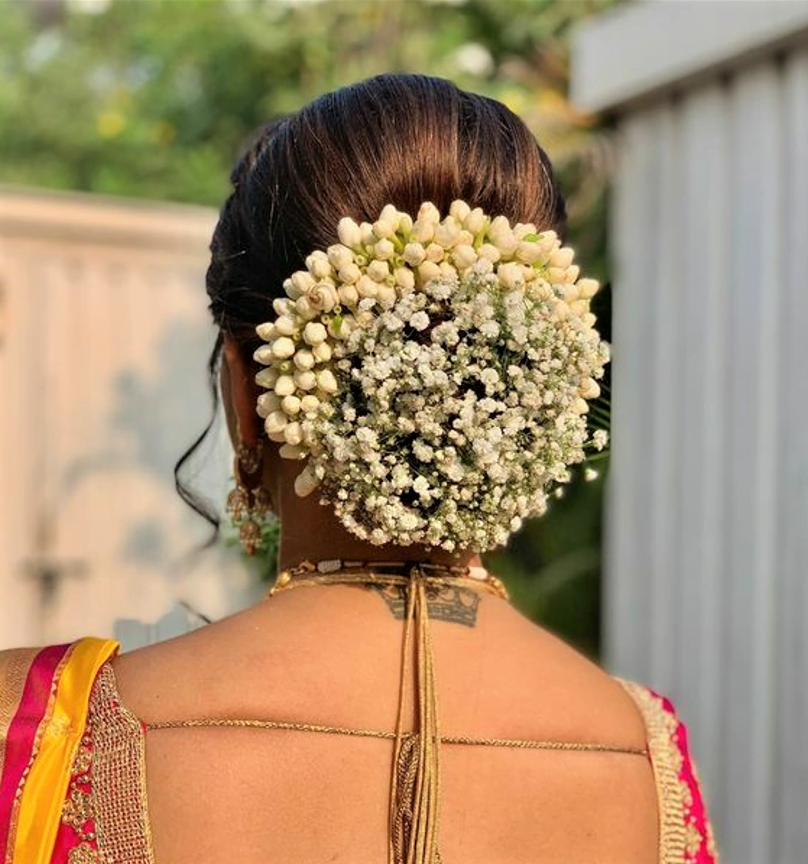 simple and traditional gajra bun for south indian bride