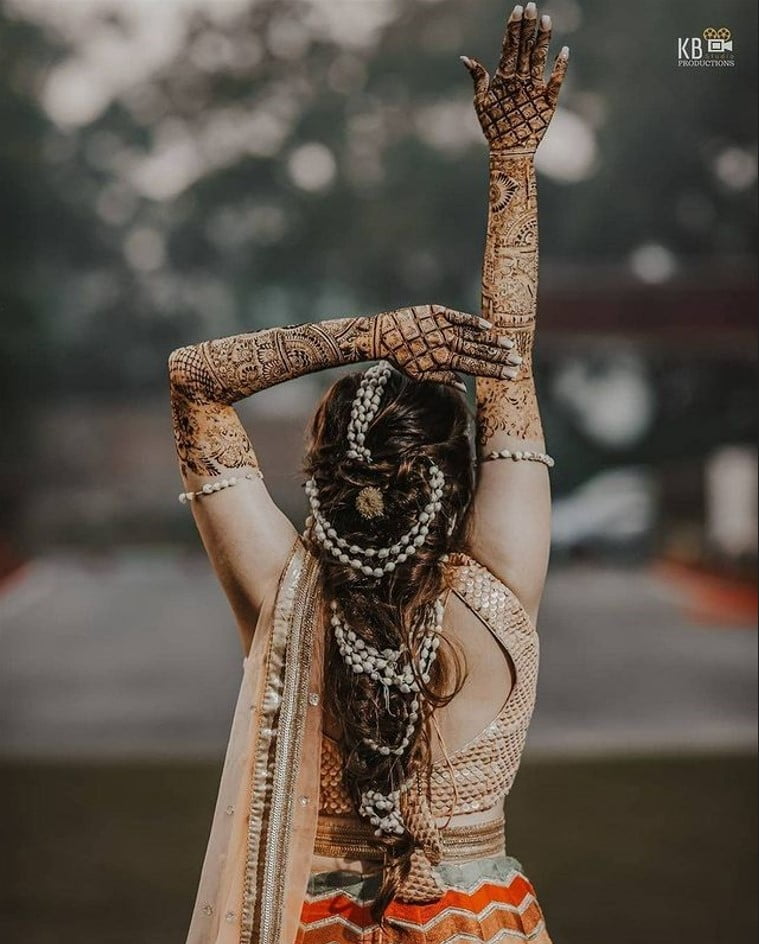 mehndi photoshoot with back pose