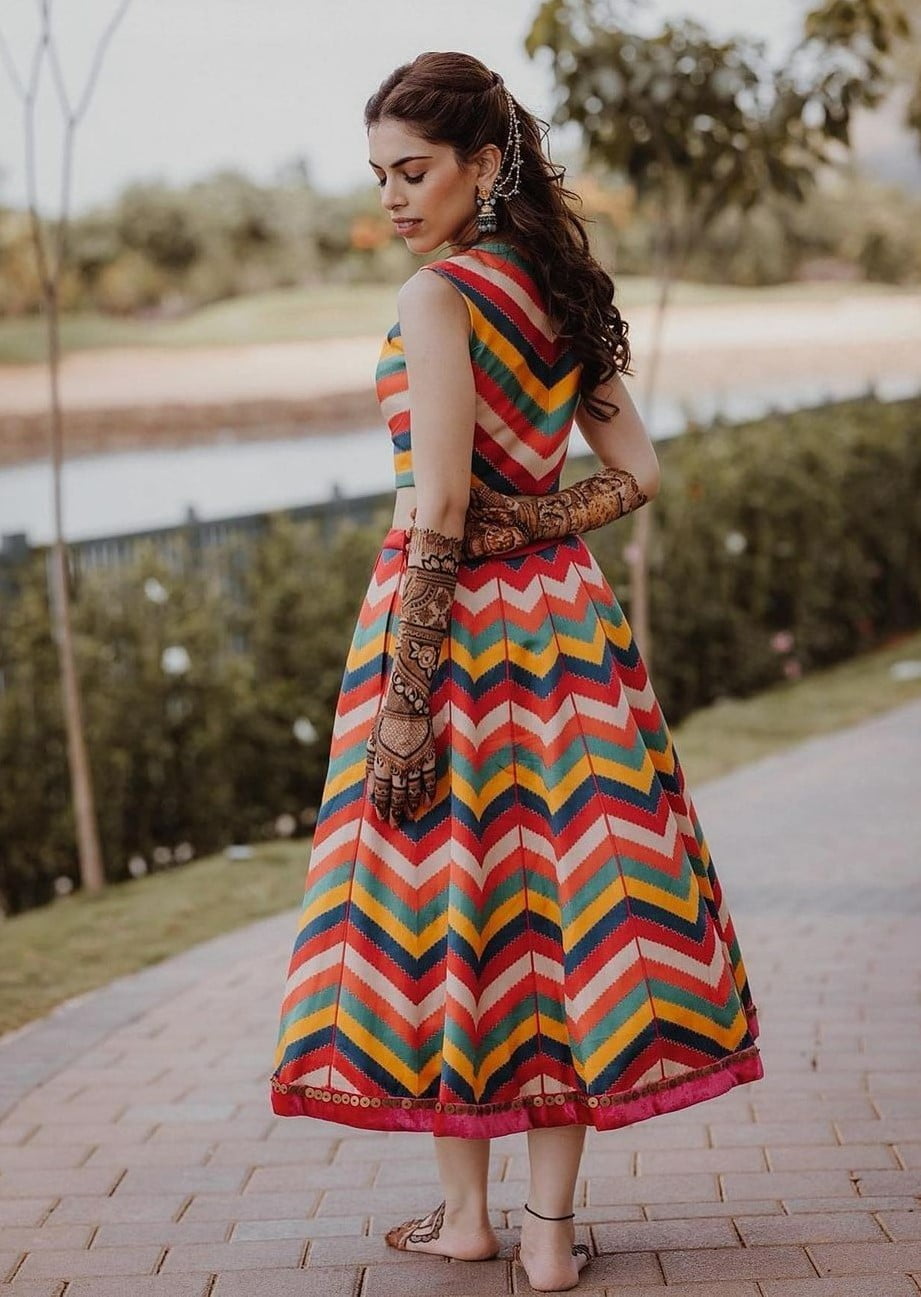 bride posing with her back