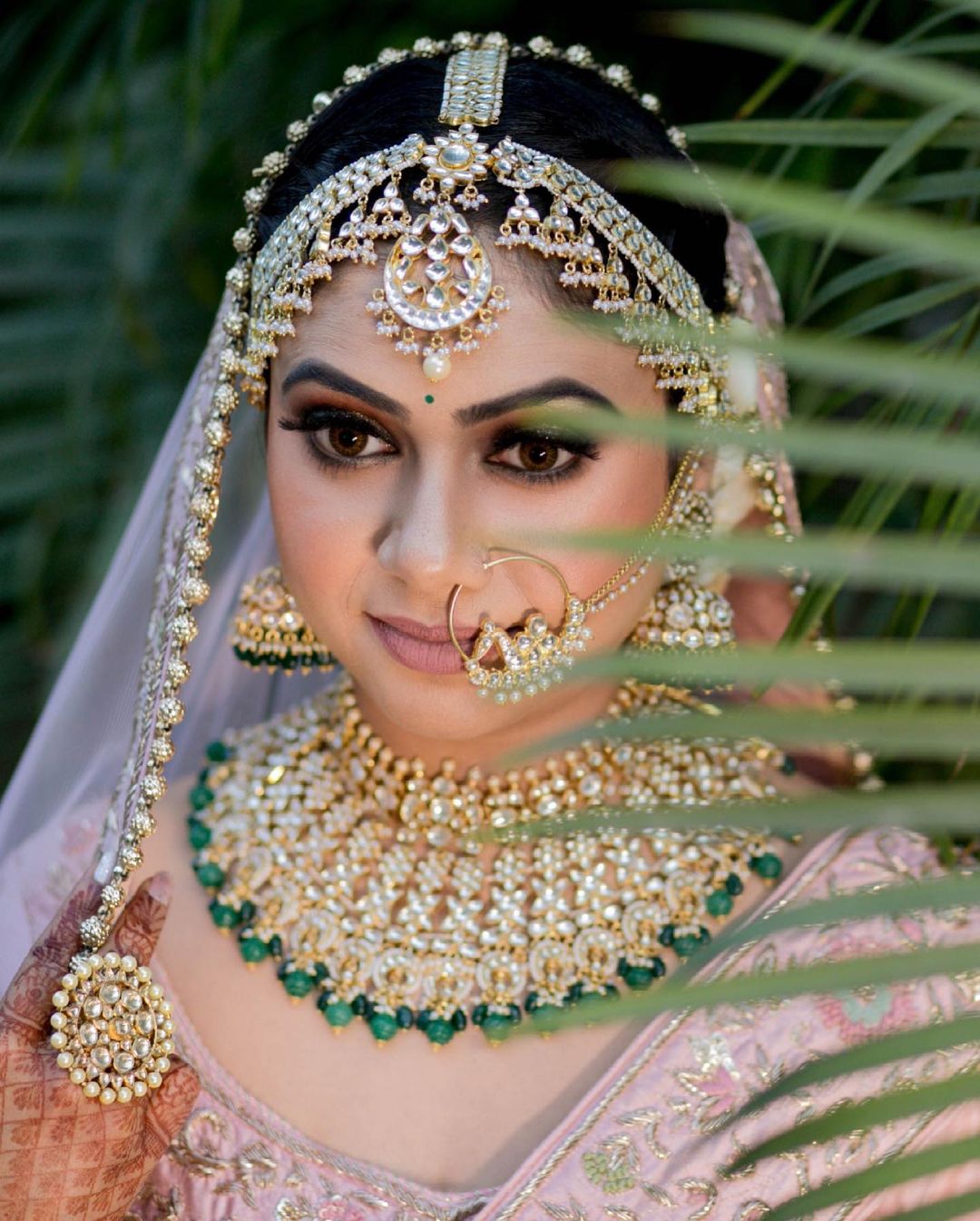 elegant kundan matha patti design for bride