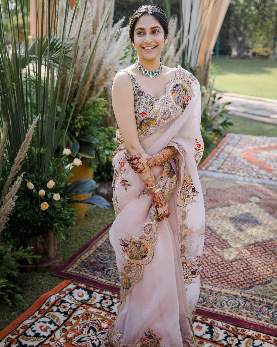 simple and stylish blush pink floral saree for mehndi function