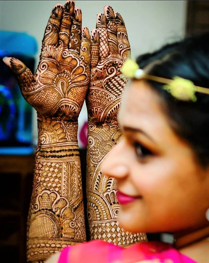bridal mehndi closeup shot for photoshoot