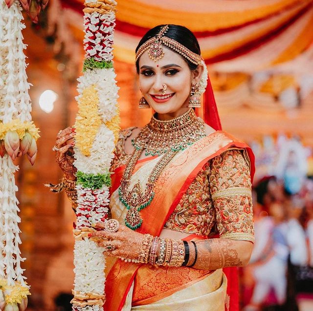 simple south indian bridal look with dupatta and traditional jewellery sets