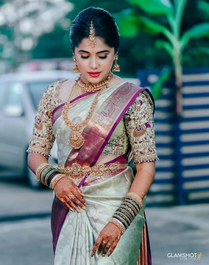 30+ South Indian Blouse Designs for a Royal Bridal Look  South indian  blouse designs, Latest bridal blouse designs, Bridal blouse designs