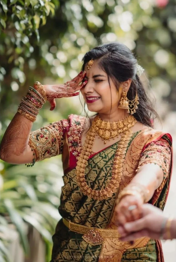 simple and traditional south indian green saree with contrast red blouse