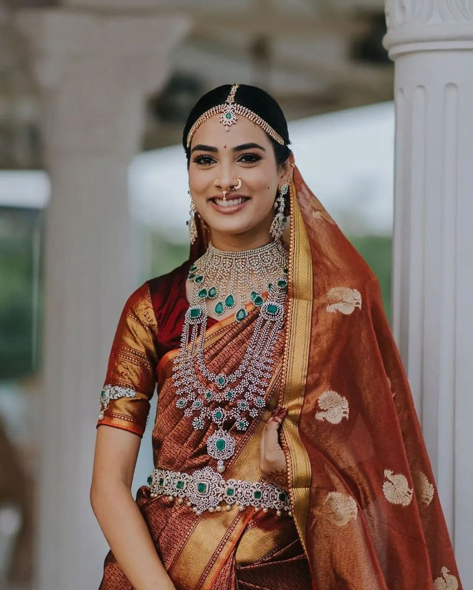 traditional and simple south indian bridal look with dupatta 