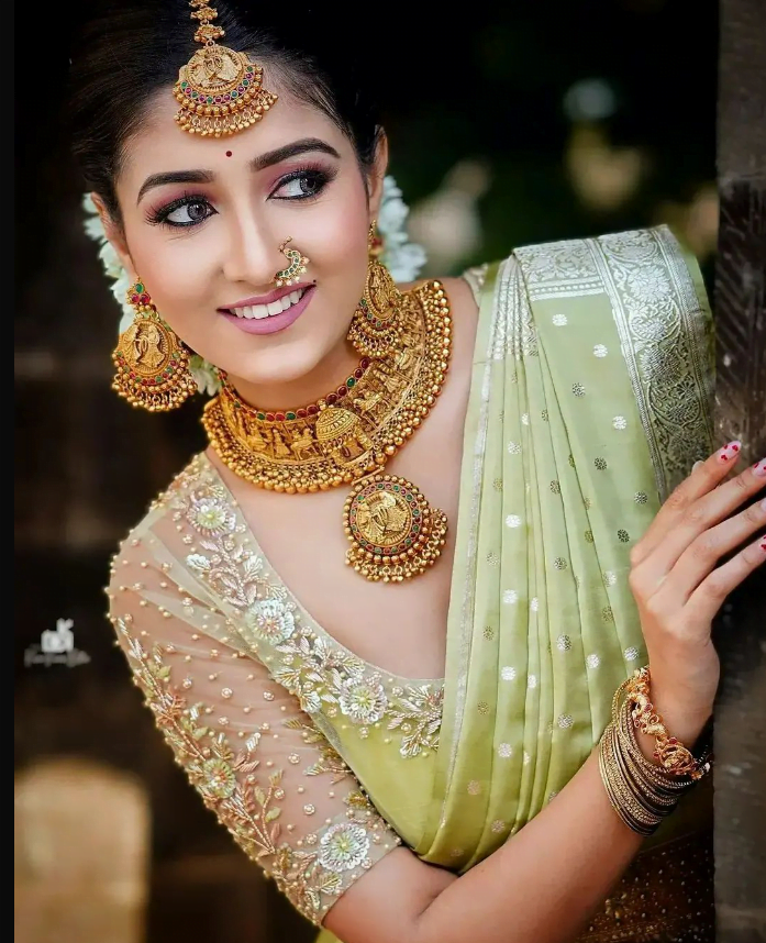south indian bride look with natural makeup and hairstyle and temple jewellery