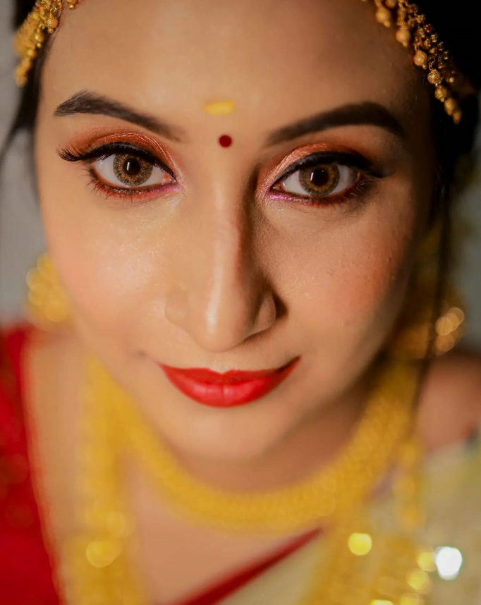 traditional south indian bridal makeup with red eyes and lips