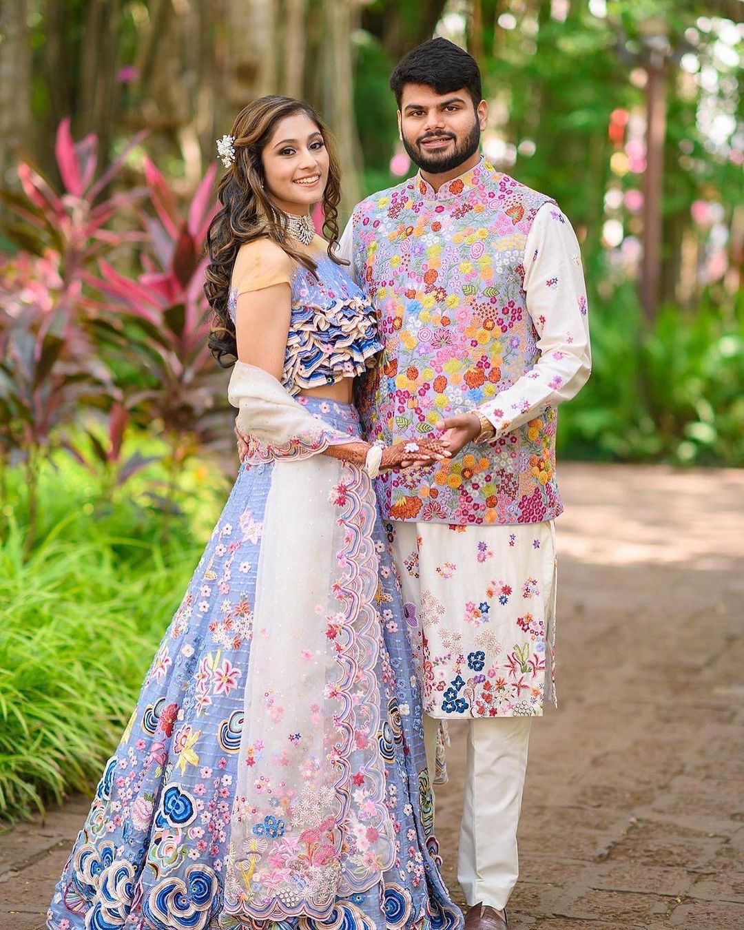 unique light blue 3d lehenga with white dupatta for mehndi bride