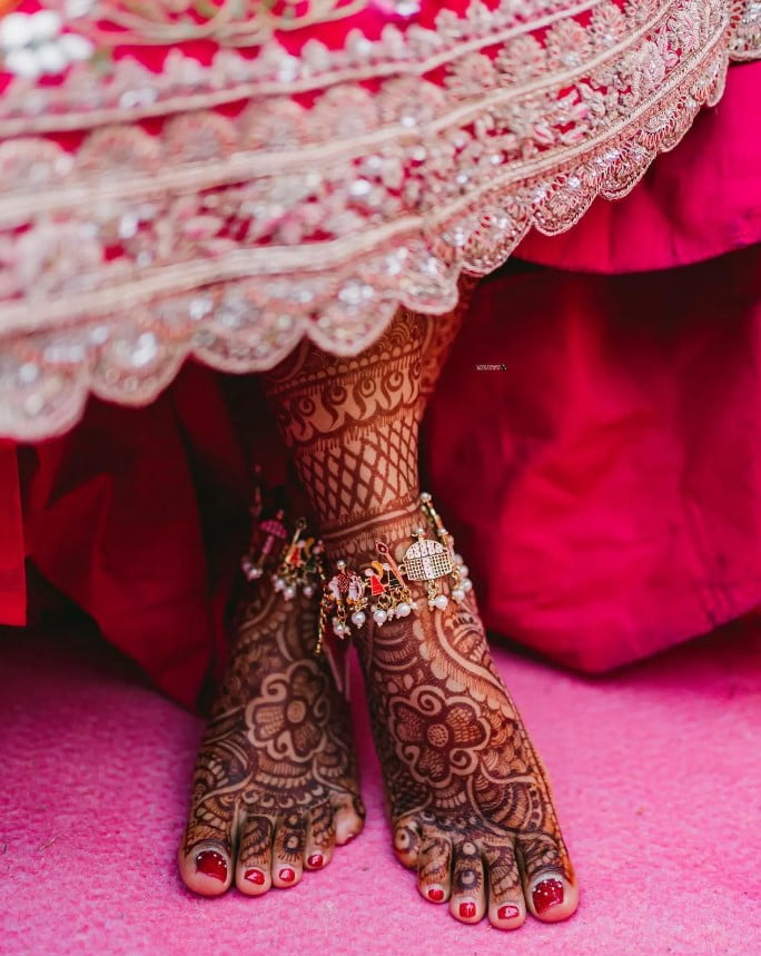 unique and quirky baraat dulhan payal design for wedding