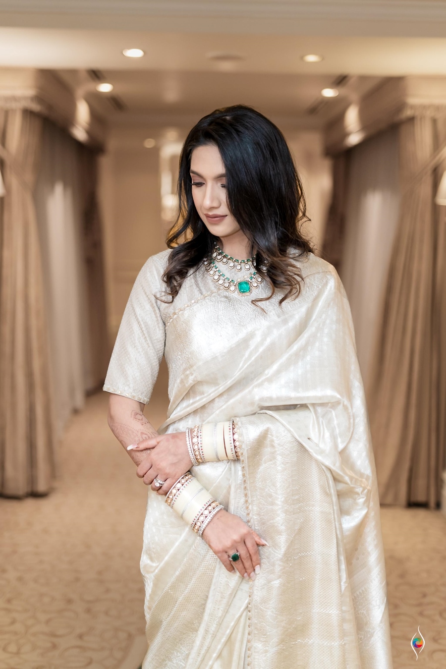 solo bridal photoshoot of Kashish during reception in Sabyasachi banarasi saree