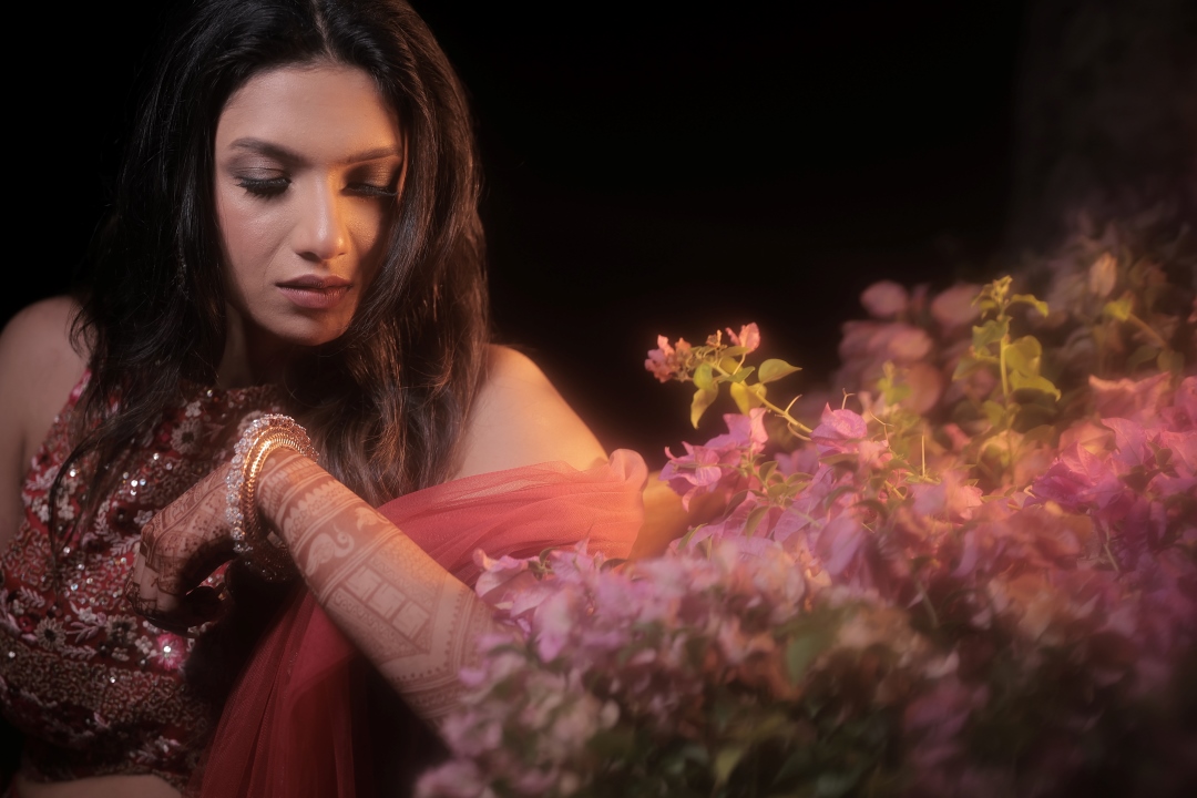 Kashish giving a closeup bridal shot at her mehndi ceremony