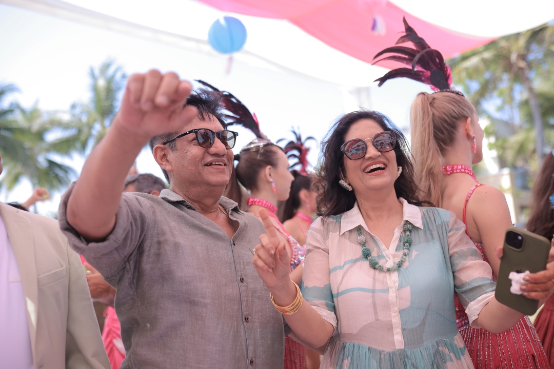 couple parents enjoying at pool party