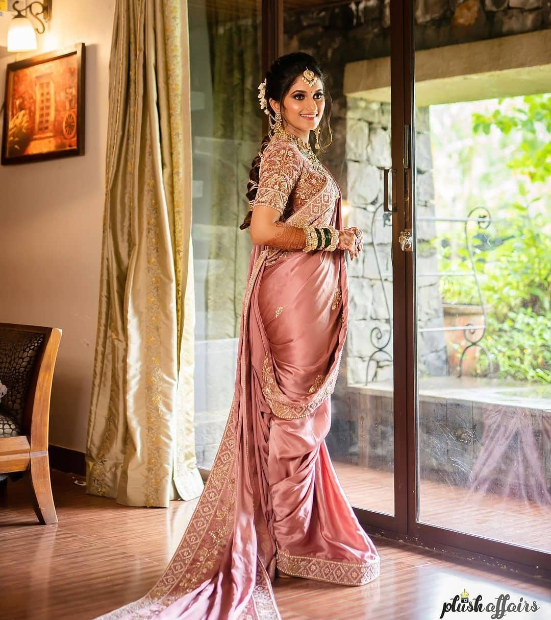 unique and beautiful pastel marathi style saree look with trail