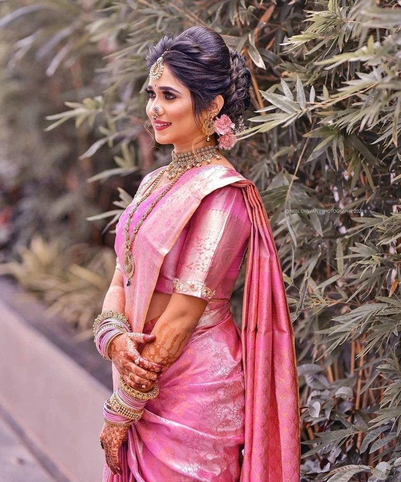 best marathi bride look in pastel pink wedding nauvari saree
