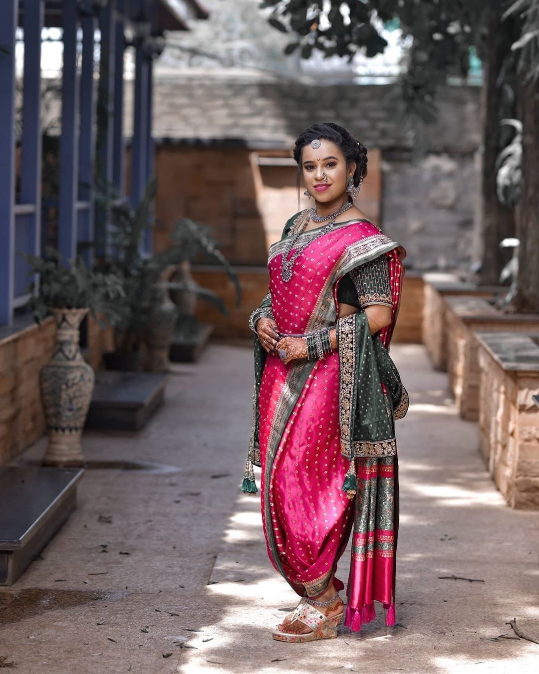 simple and unique marathi look in pink saree with bottle green border and blouse